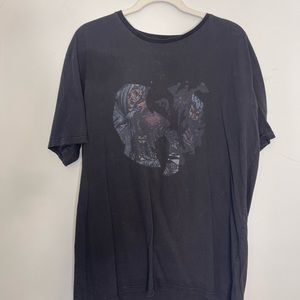 Black graphic T shirt